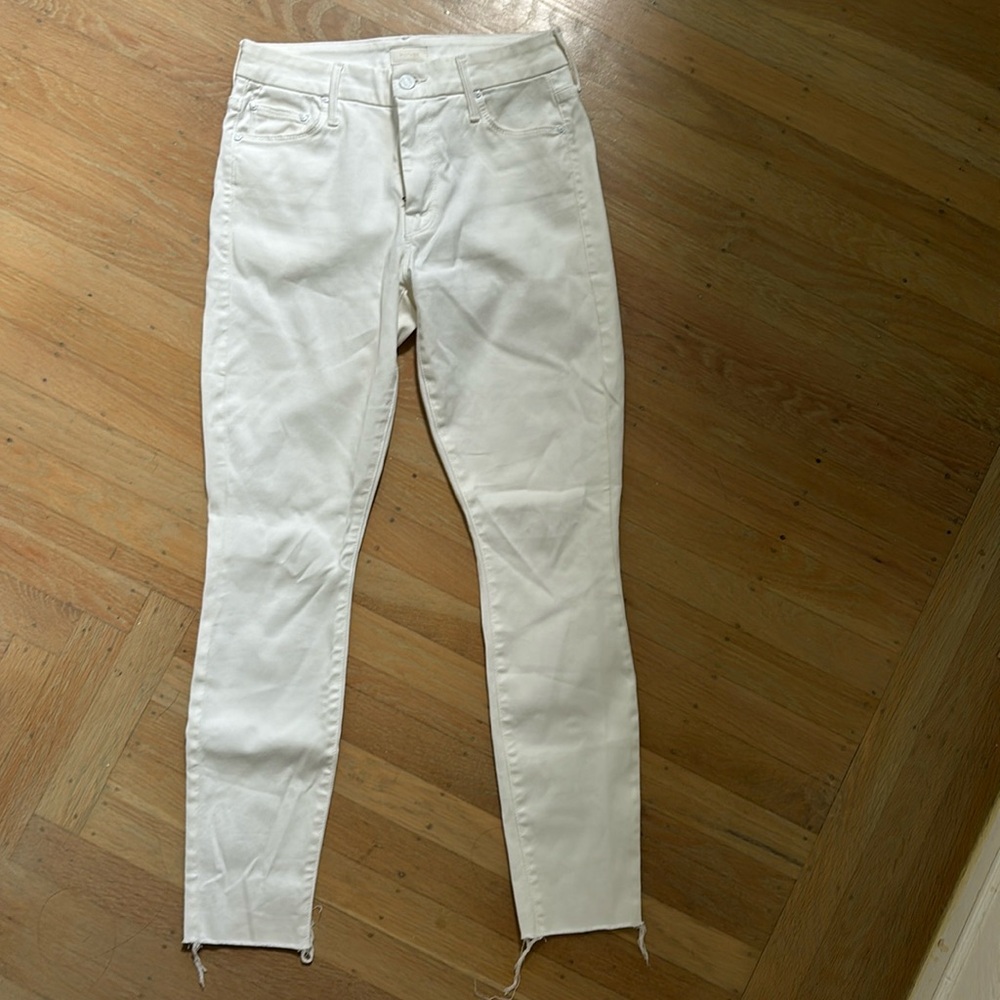 Mother jeans in White Slipper in style ‘Looker Ankle Fray’